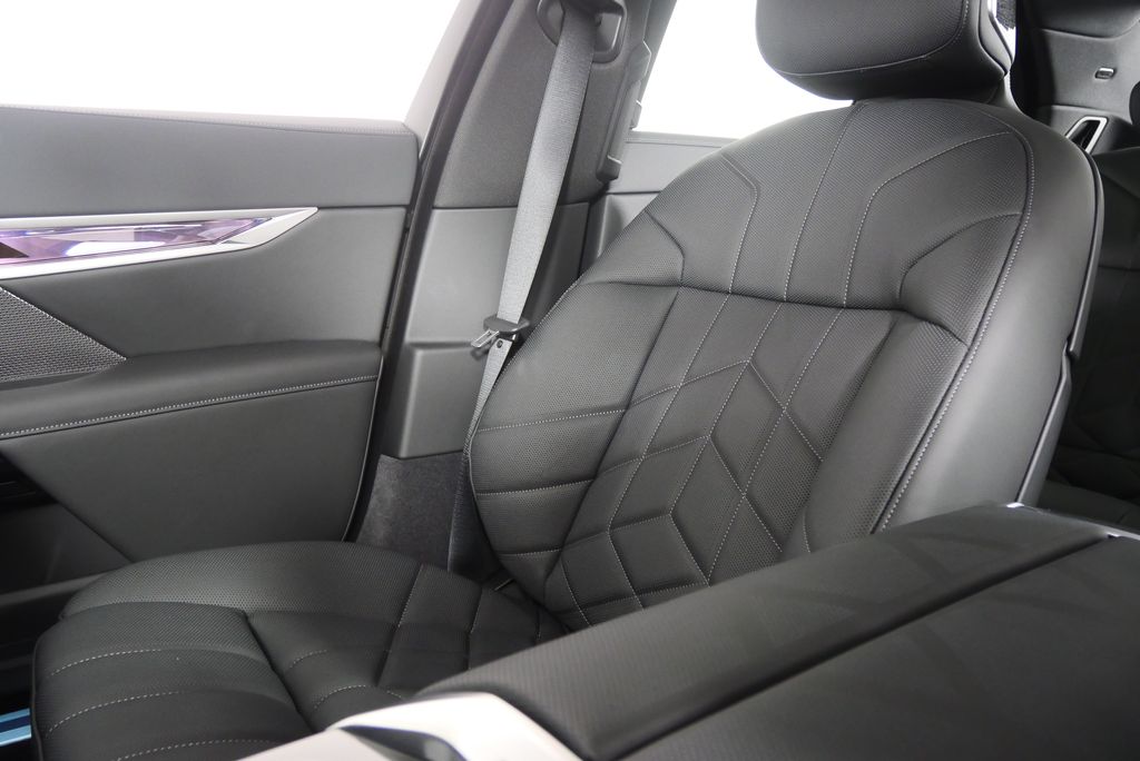 Thumbnail: 2025 BMW 7 Series - 25