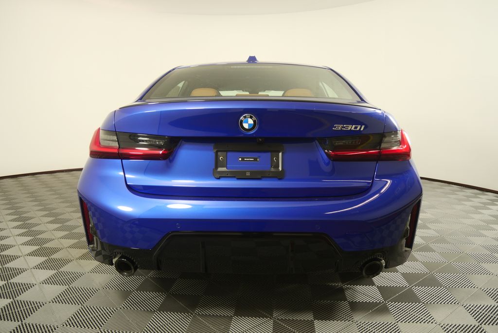 Thumbnail: 2026 BMW 3 Series - 4
