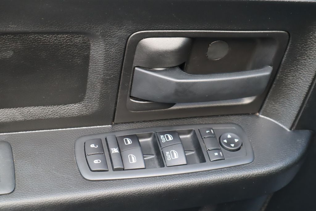 Thumbnail: 2020 RAM 1500 Classic - 22