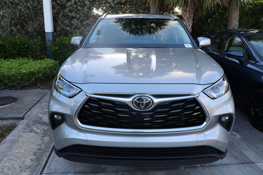 Thumbnail: 2023 Toyota Highlander - 5