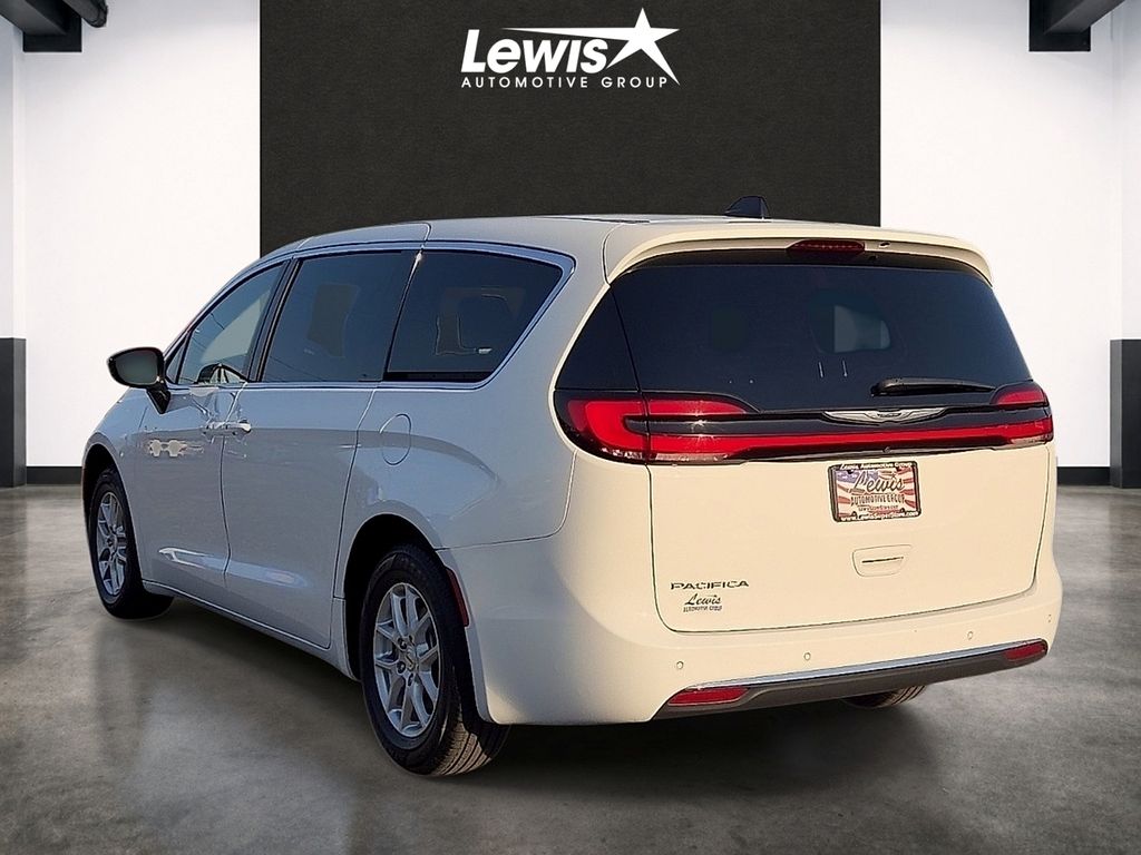 Used 2025 Chrysler Pacifica Select For Sale in Farmington, AR