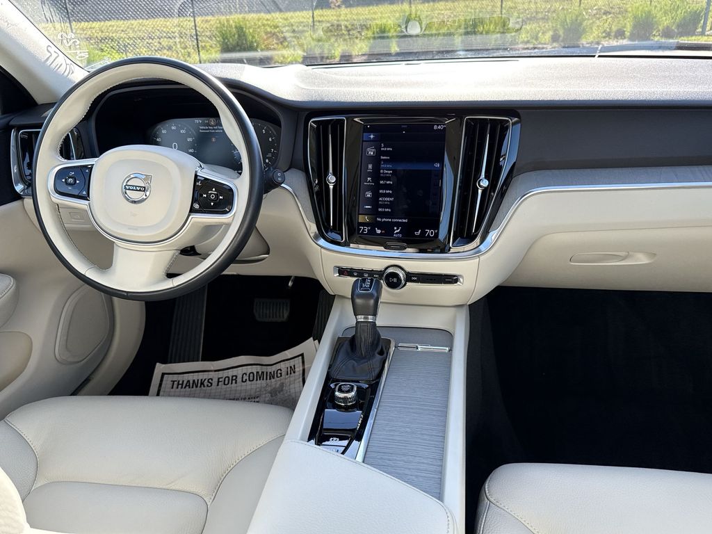 Thumbnail: 2022 Volvo S60 - 19