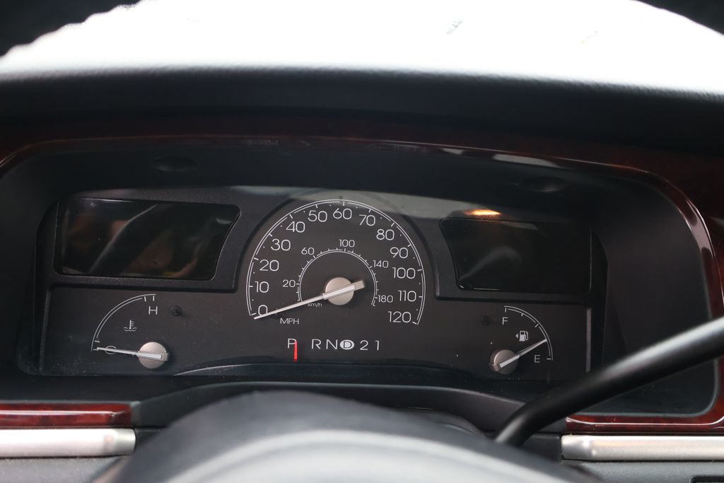 Thumbnail: 2004 Lincoln Town Car - 18