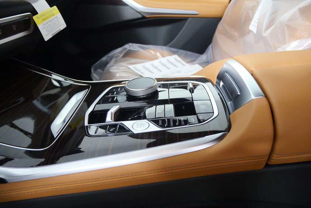 Thumbnail: 2026 BMW X7 - 23