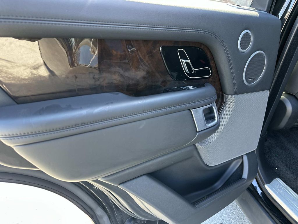 Thumbnail: 2020 Land Rover Range Rover - 25