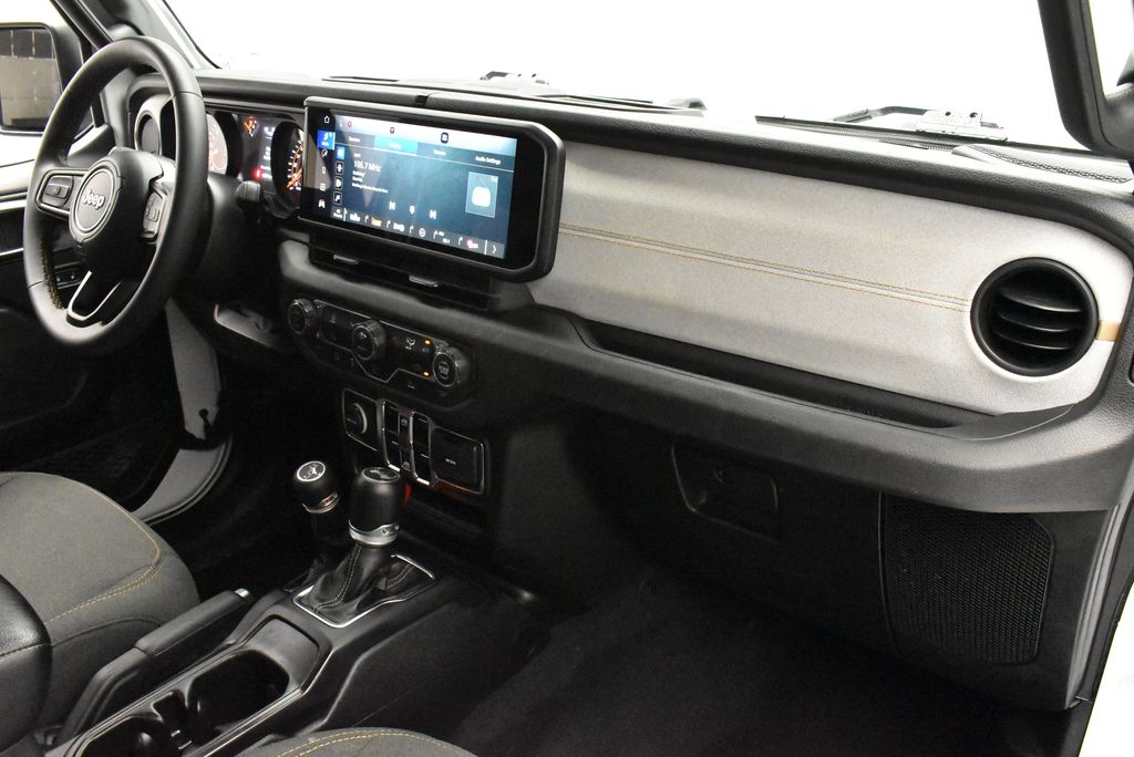Thumbnail: 2024 Jeep Wrangler - 22