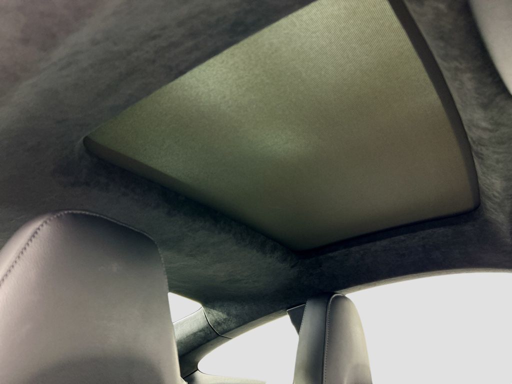 Thumbnail: 2017 Porsche 911 - 21