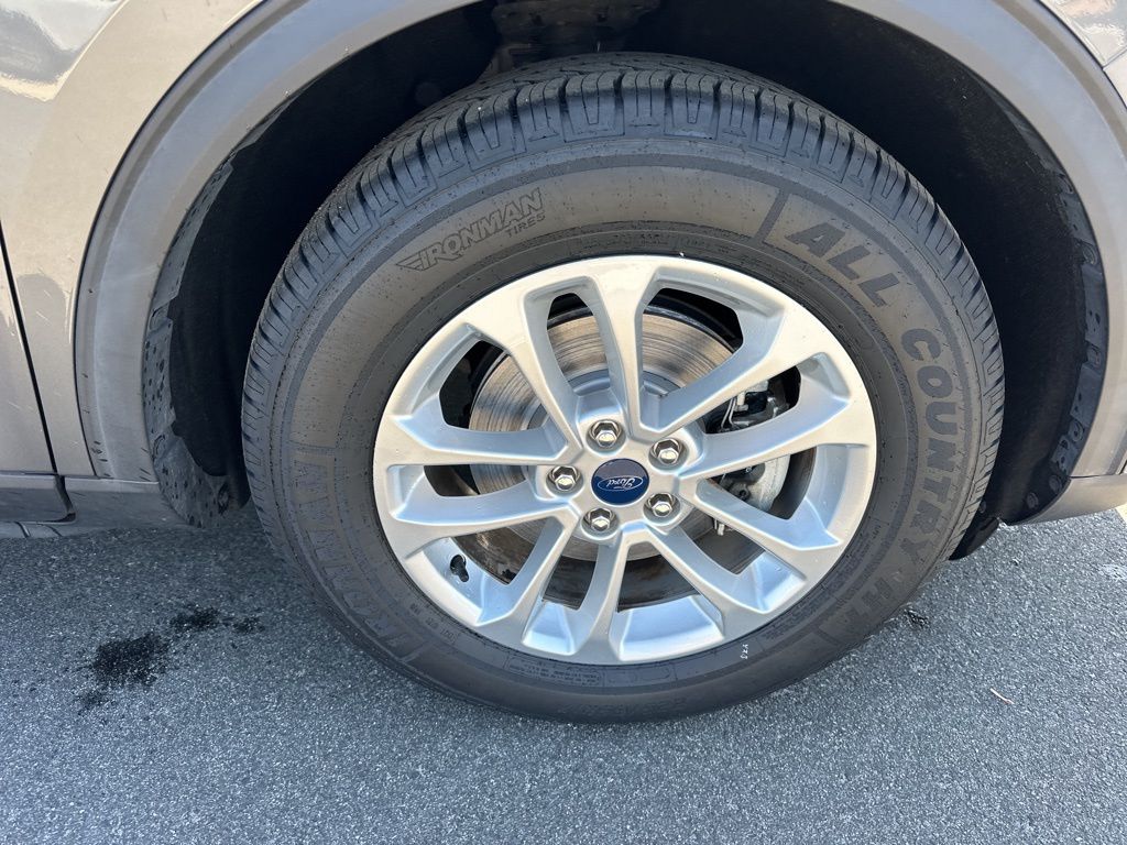 2021 Carbonized Gray Metallic Ford Escape SE FWD SUV