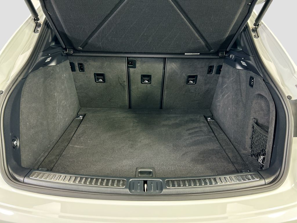 Thumbnail: 2021 Porsche Macan - 27