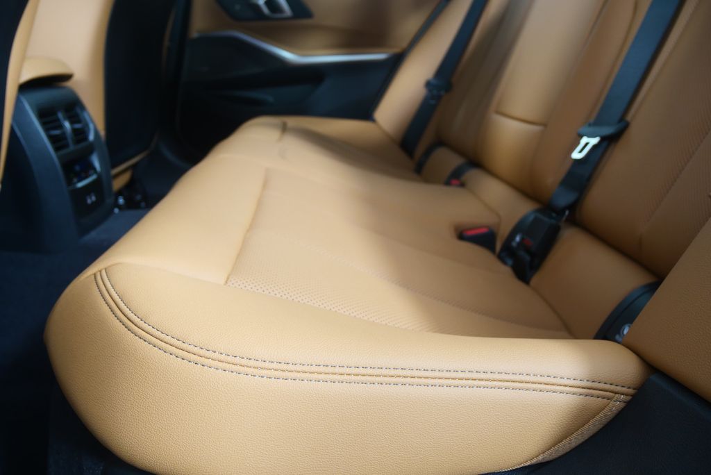 Thumbnail: 2026 BMW 3 Series - 15