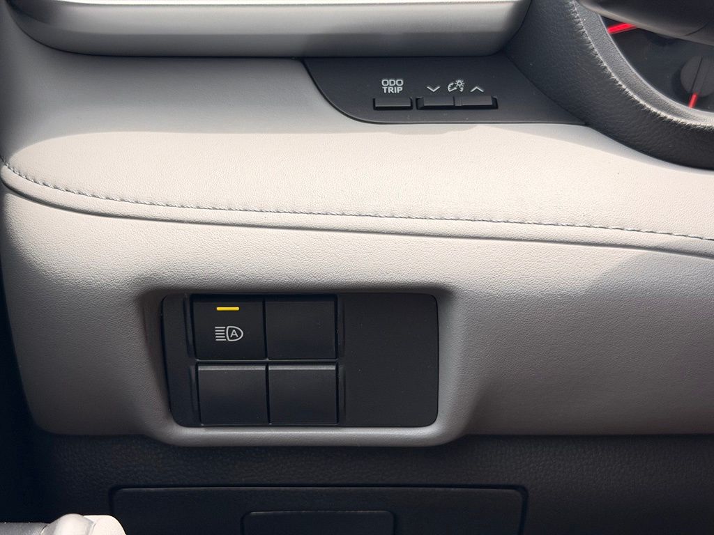 2021 Toyota Highlander L Celestial Silver Metallic - Jim Hudson Acura - Image 29