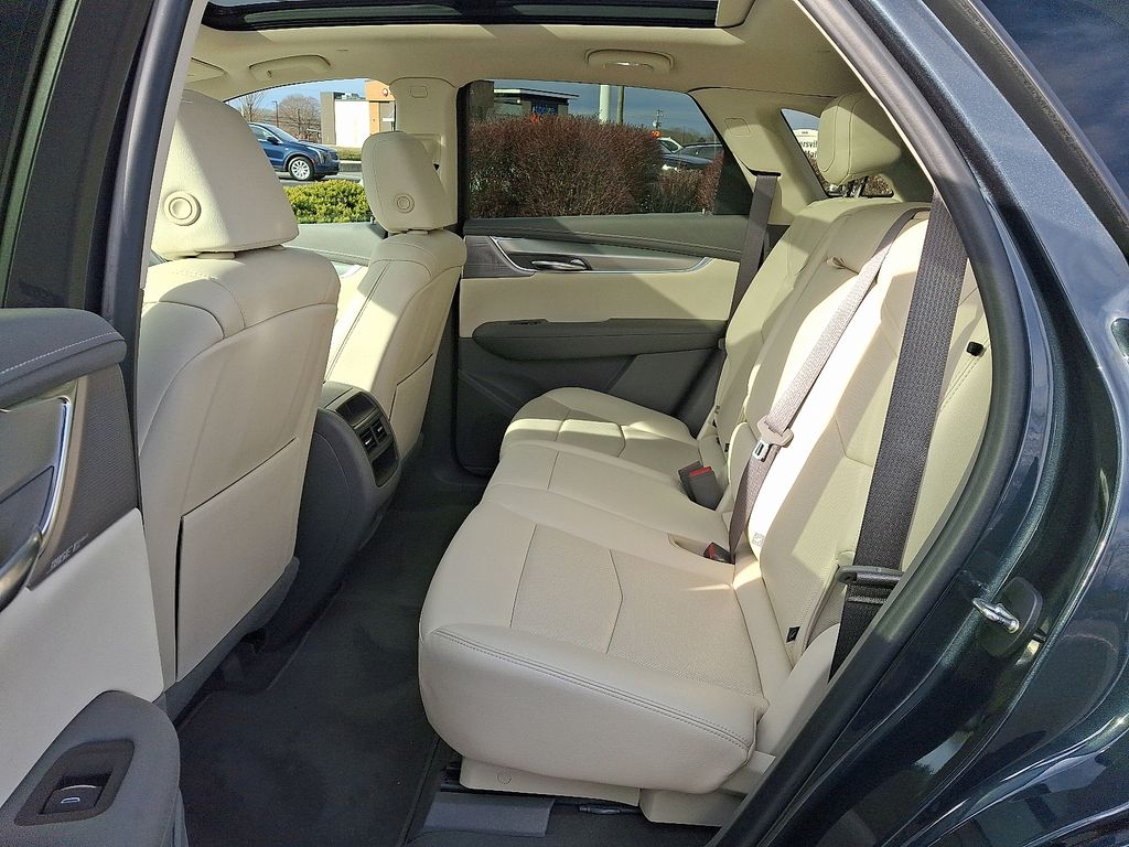 Thumbnail: 2021 Cadillac XT5 - 10