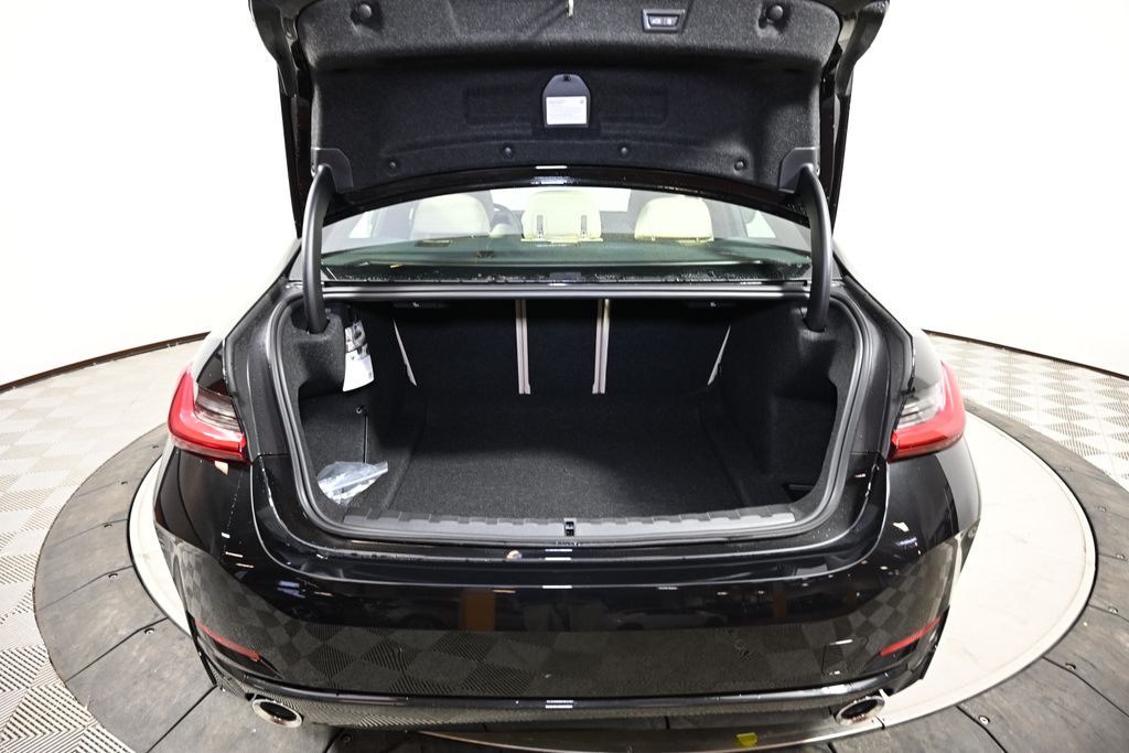 Thumbnail: 2025 BMW 3 Series - 10