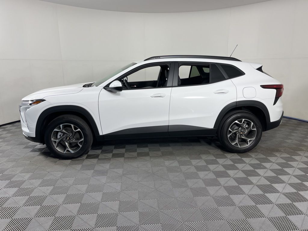Thumbnail: 2026 Chevrolet Trax - 2