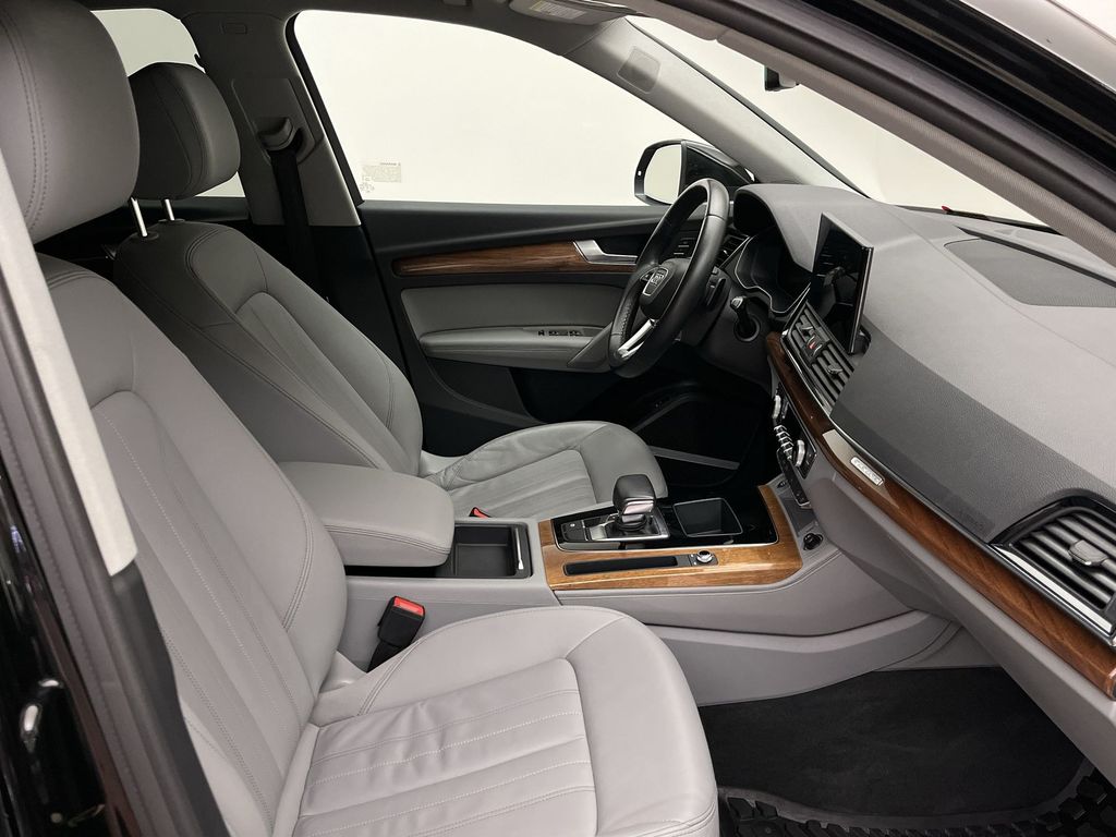 Thumbnail: 2022 Audi Q5 - 25
