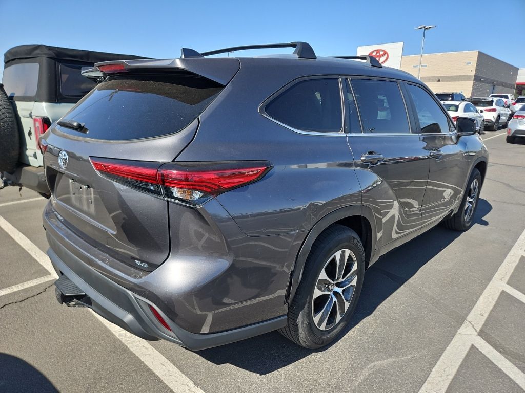 Thumbnail: 2023 Toyota Highlander - 3