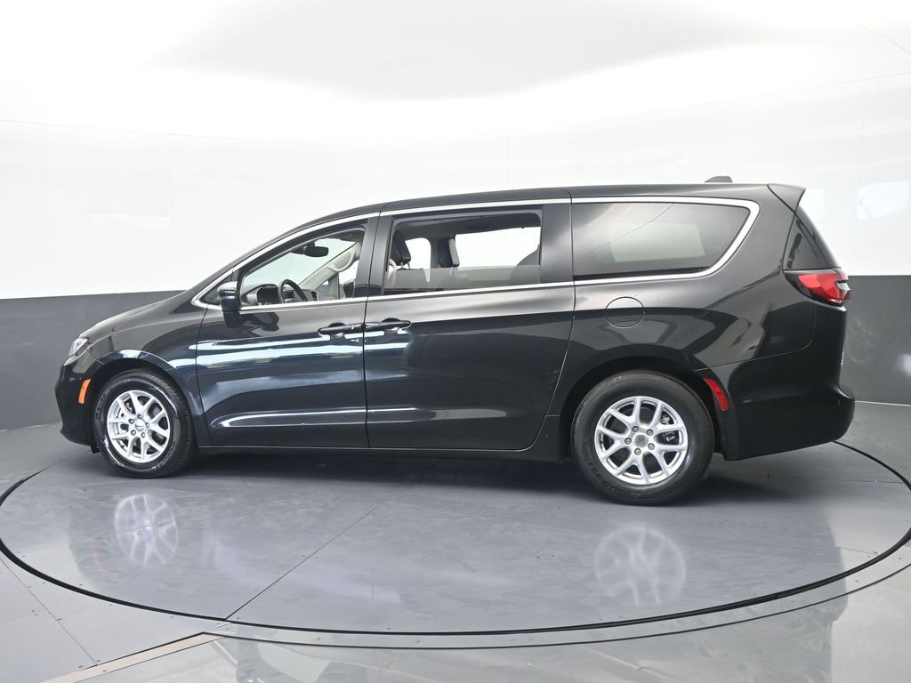 Used 2023 Brilliant Black Crystal Pearlcoat Chrysler Touring L image 2