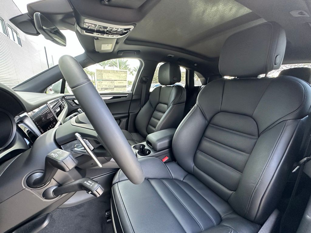2025 Porsche Macan  5