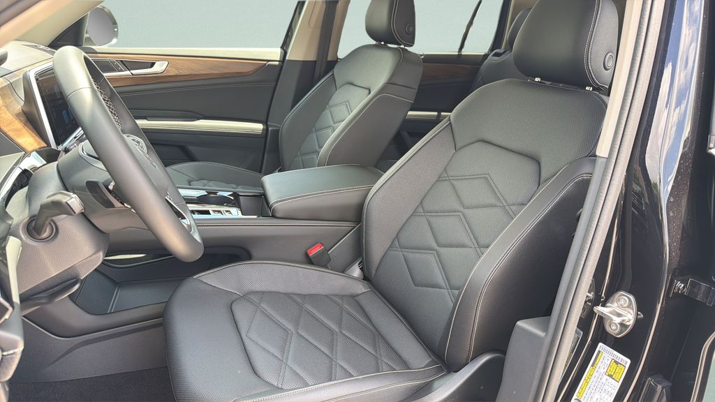 New 2026 Black Volkswagen 2.0T SE w/Technology image 27