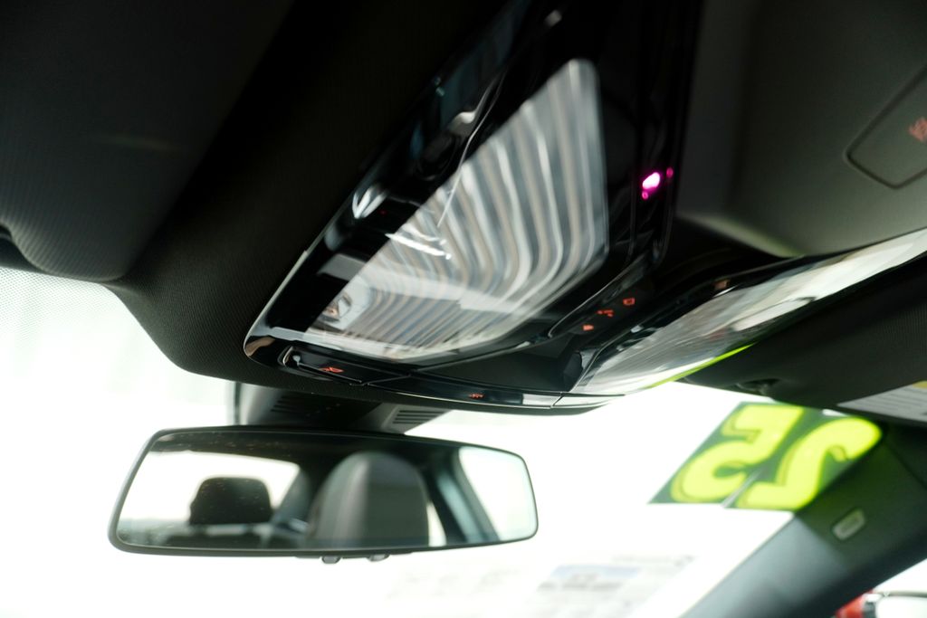 2025 BMW 2 Series 230i - Photo 18