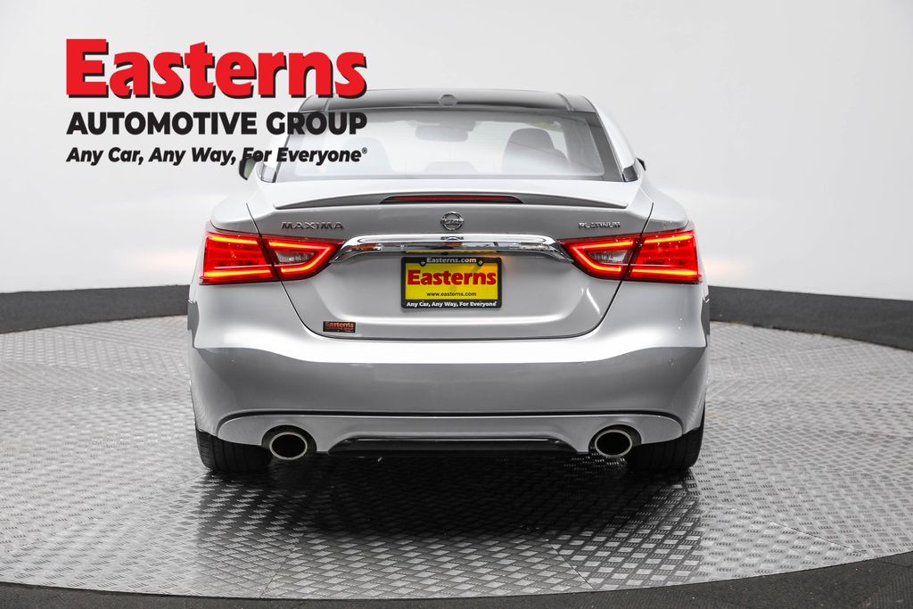 Used 2018 Silver Nissan Platinum image 6