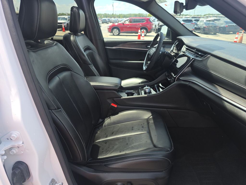 2025 Bright White Clearcoat Jeep Grand Cherokee Limited 4X4 SUV
