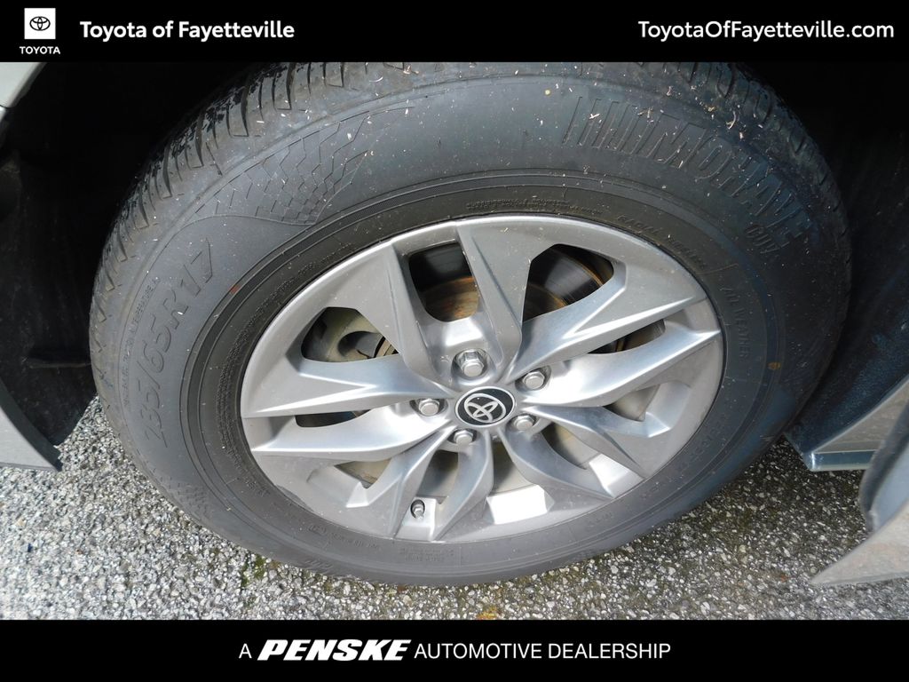 2023 Toyota Sienna XLE 9
