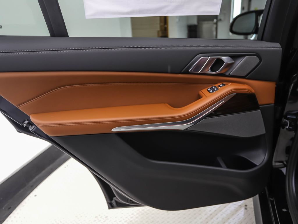 2026 BMW X7 M60i 18