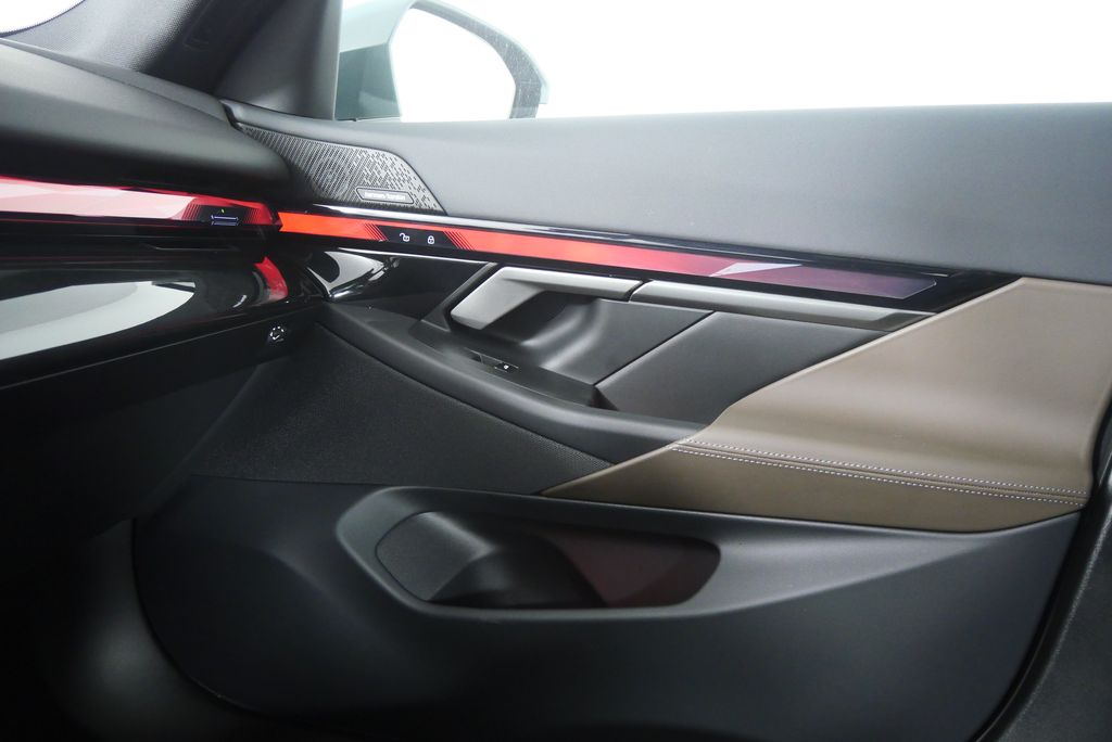 Thumbnail: 2025 BMW 5 Series - 31