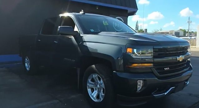 Gray (Graphite Metallic) 2018 Chevrolet Silverado 1500 LT Crew Cab 4WD Pickup Truck Four-Wheel Drive 6-Speed Automatic Overdrive