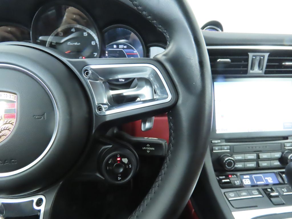 Thumbnail: 2018 Porsche 911 - 12