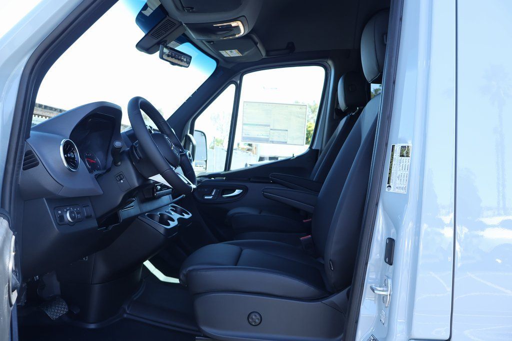 Thumbnail: 2026 Mercedes-Benz Sprinter - 6