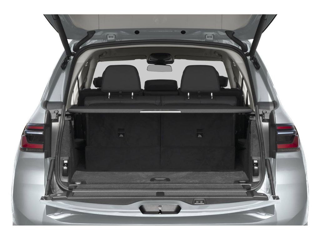 Thumbnail: 2026 BMW X7 - 10