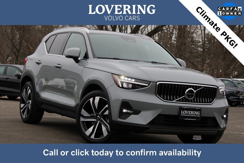 2025 Volvo XC40 B5 Plus Bright Theme AWD