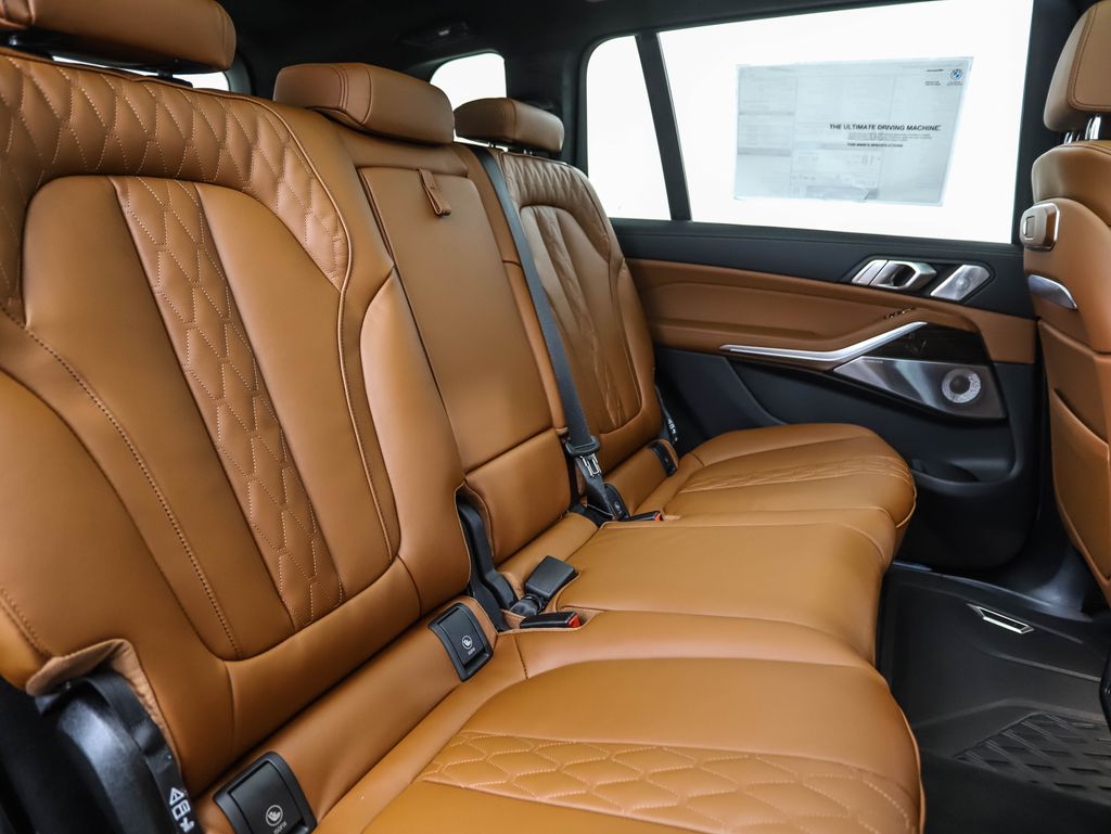 Thumbnail: 2026 BMW X7 - 30