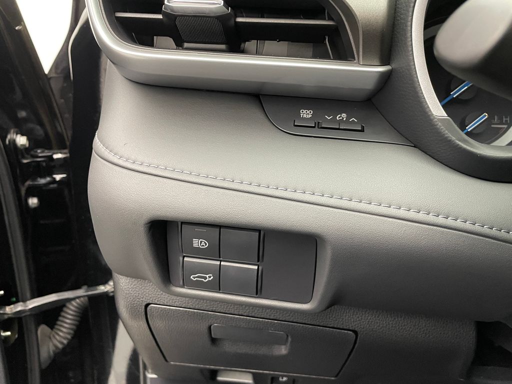 Thumbnail: 2020 Toyota Highlander - 23