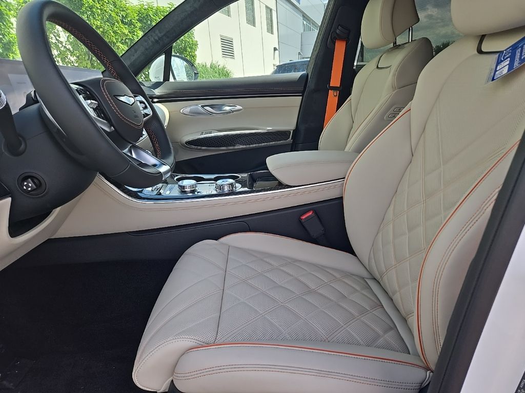 Thumbnail: 2026 Genesis GV70 - 17