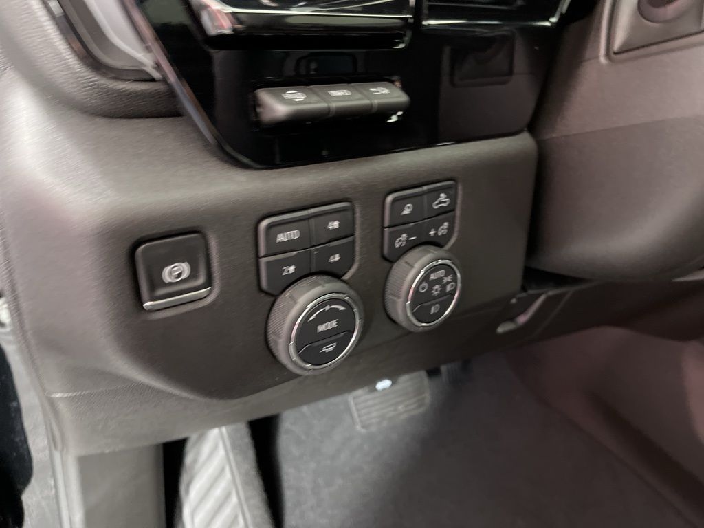 2025 Chevrolet Silverado 2500 ZR2 31