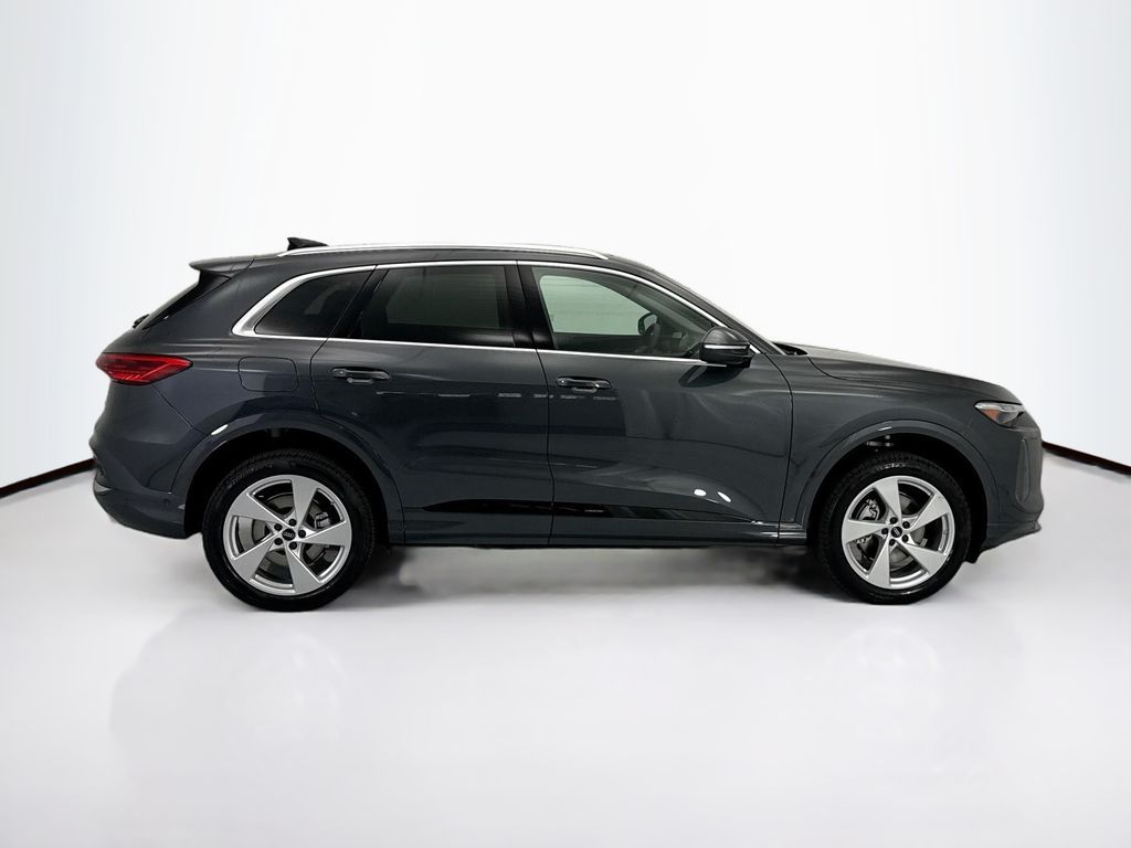 Thumbnail: 2026 Audi Q5 - 4