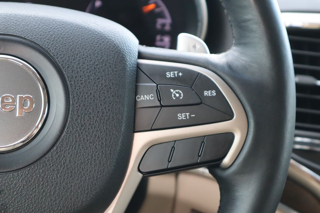 Thumbnail: 2015 Jeep Grand Cherokee - 12