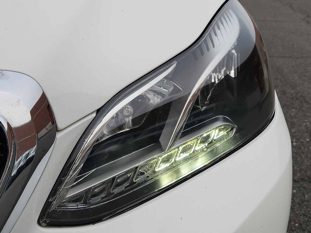 Thumbnail: 2014 Mercedes-Benz E-Class - 9