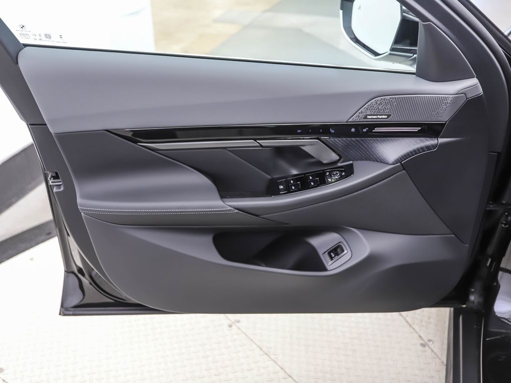 Thumbnail: 2026 BMW 5 Series - 9