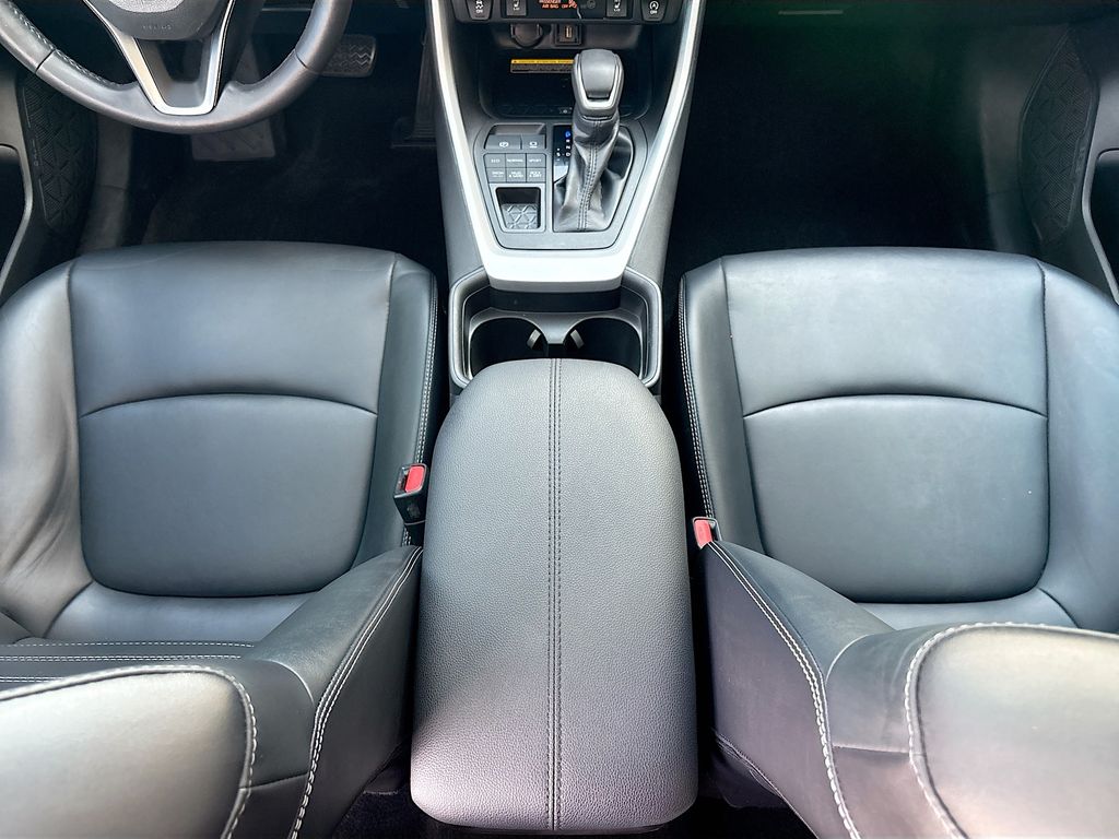 Thumbnail: 2021 Toyota RAV4 - 16