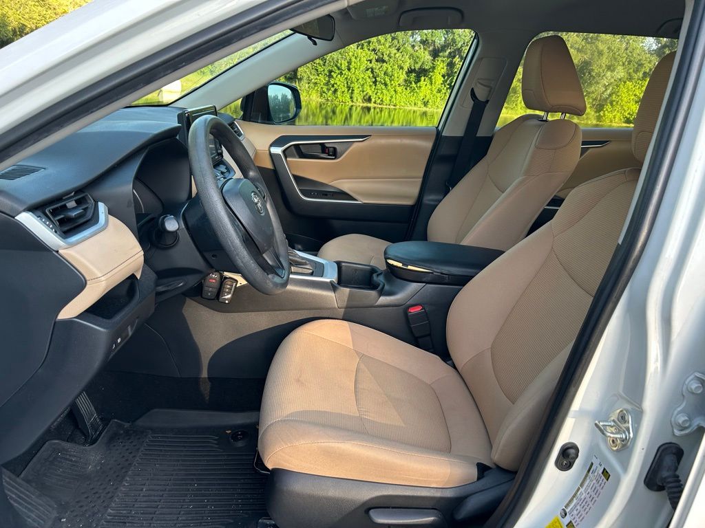 2022 Toyota RAV4 LE 14