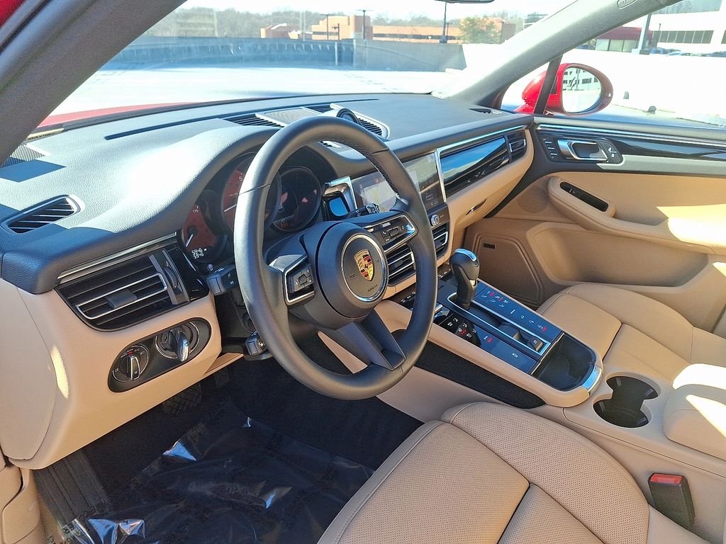 Thumbnail: 2025 Porsche Macan - 4