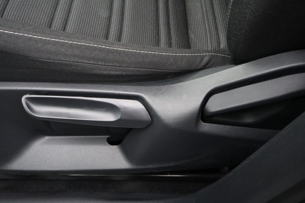 Thumbnail: 2022 Volkswagen Tiguan - 14