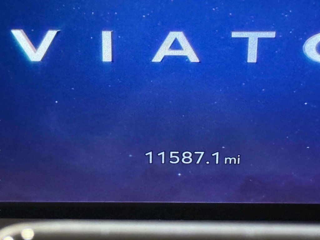 Certified Used 2025 Pristine White Metallic Tri-Coat Lincoln Reserve image 22