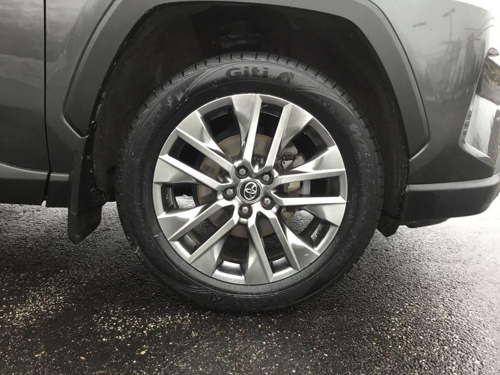 Thumbnail: 2020 Toyota RAV4 - 12