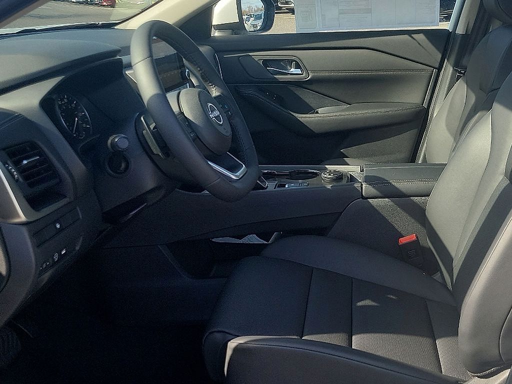 2025 Nissan Rogue SV 6