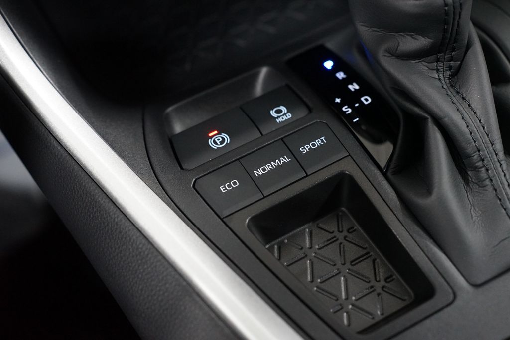Thumbnail: 2025 Toyota RAV4 - 22